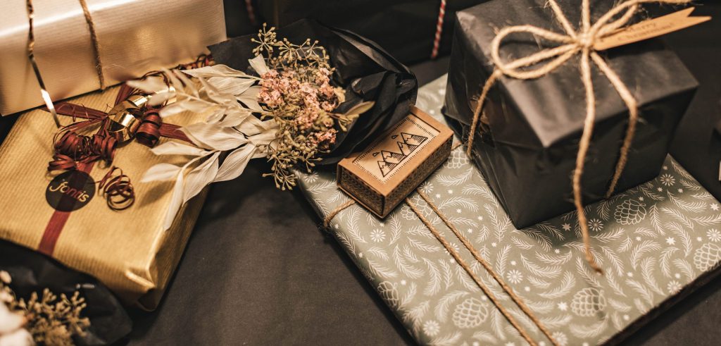 Best Gifts for Neighbors - Featured Image